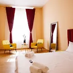 Luxury And Comfort In Timisoaras Oldest Apartamento *
